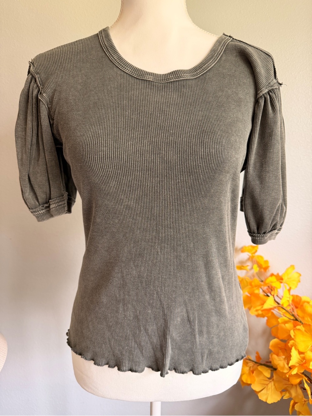 mittoshop Olive Ribbed Puff Sleeve Tee